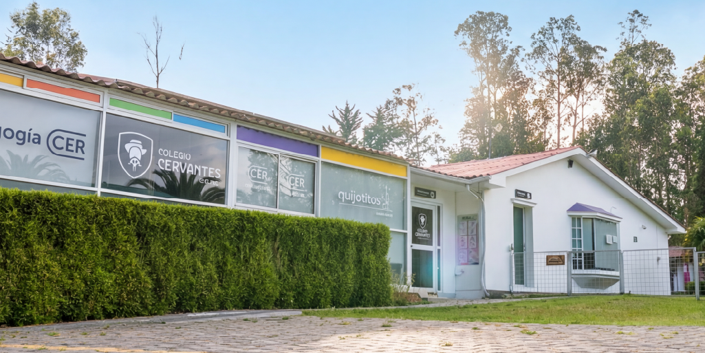 Estudiantes del Colegio Cervantes en Cumbayá practicando la Pedagogía CER.
